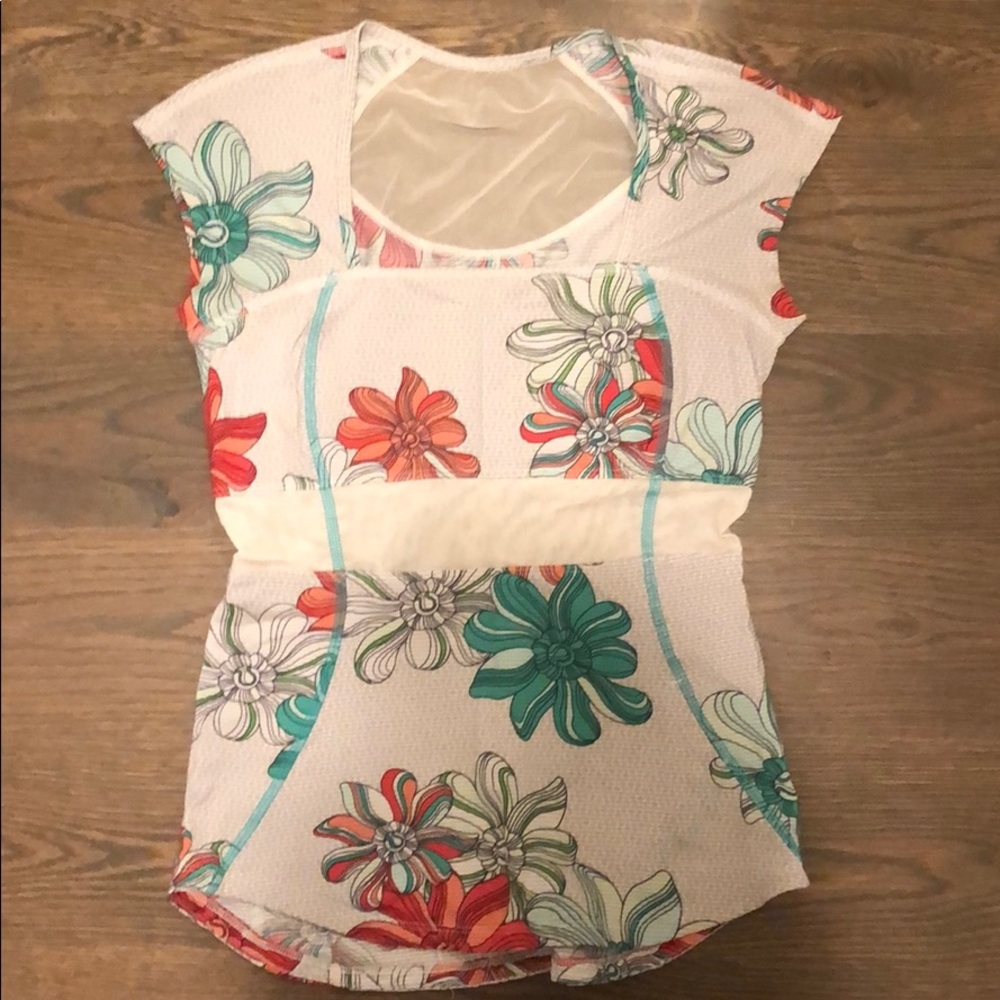 Lululemon sz 2 athletic top